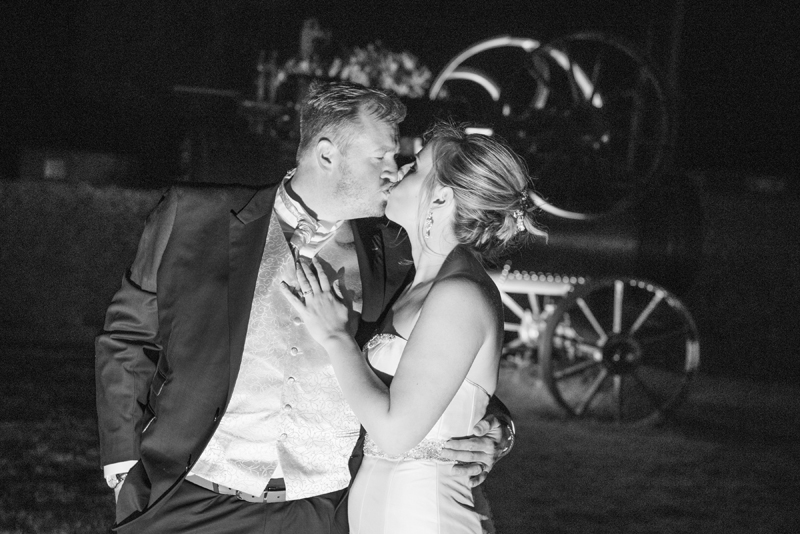 107_engine_night2_bw